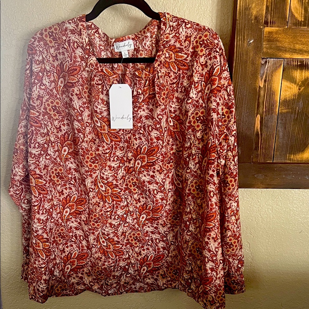 NWT Wonderly printed popover top!